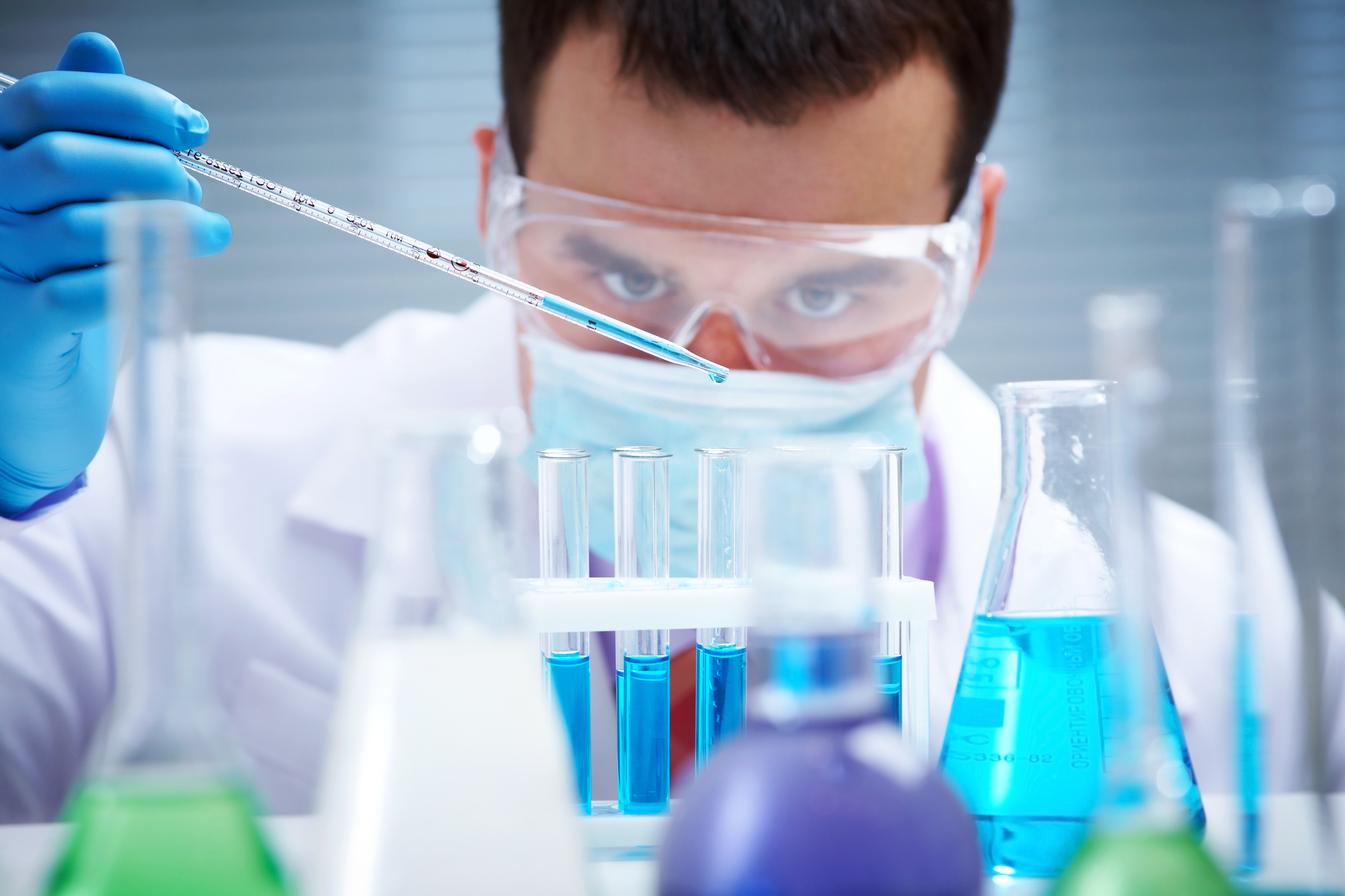 Investigador en laboratorio