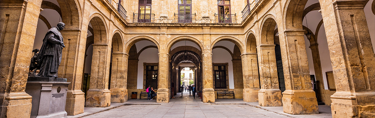 Patio del Rectorado de la US