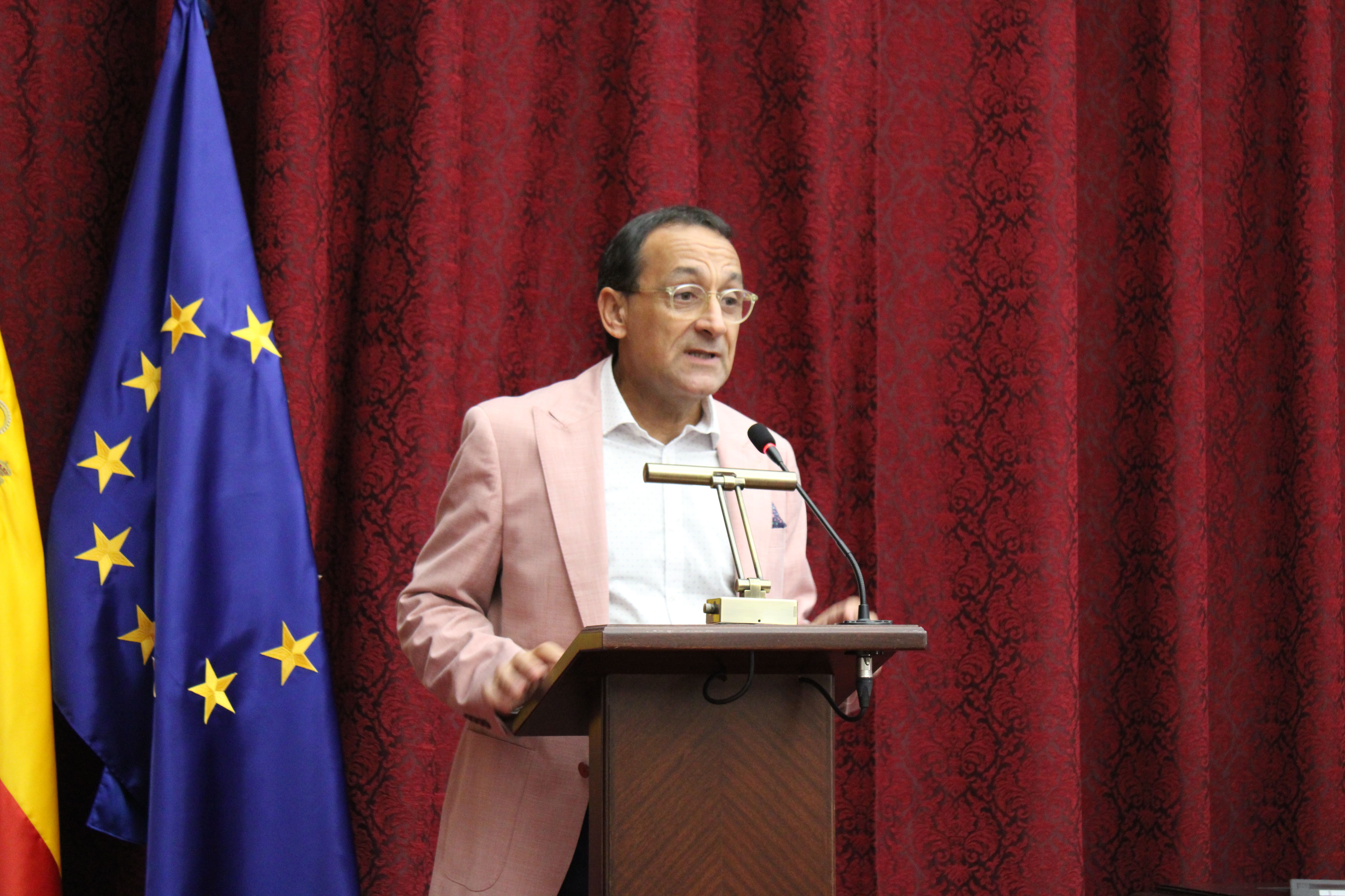 El profesor Javier Velaza