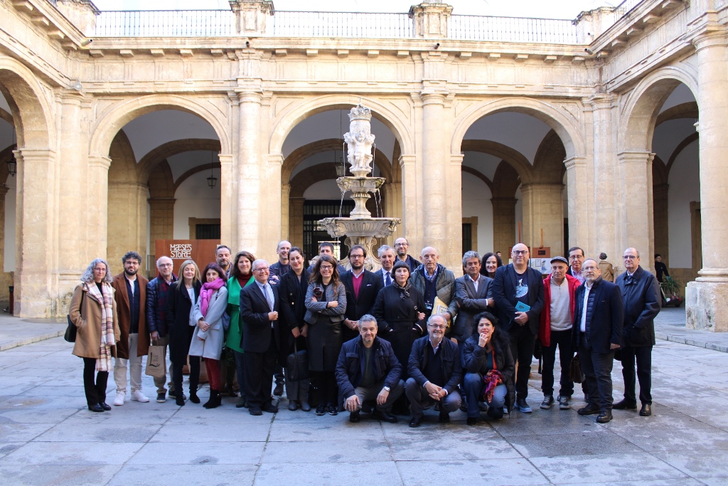 La US inaugura un aula de Filología con el nombre de ‘Generación del 27’ foto grupo