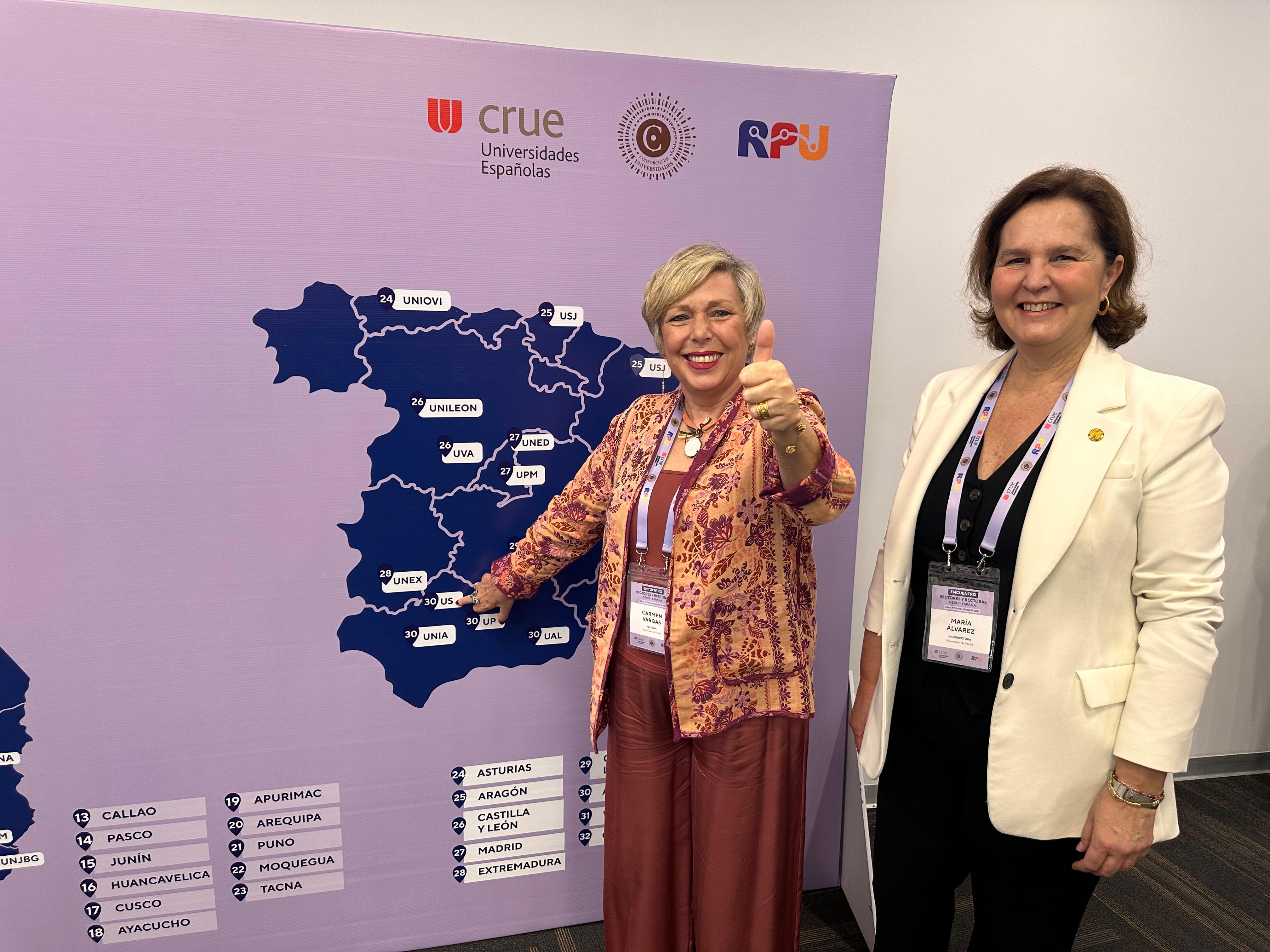 La rectora, Carmen Vargas, y la vicerrectora de Posgrado, María Álvarez de Sotomayor