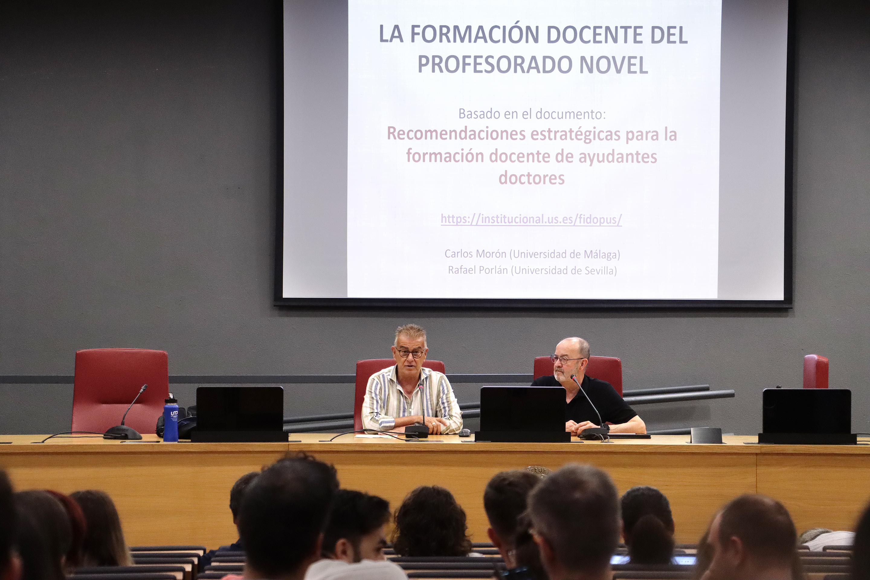 El homenajeado Rafael Porlán, a la izquierda, en una de las sesiones