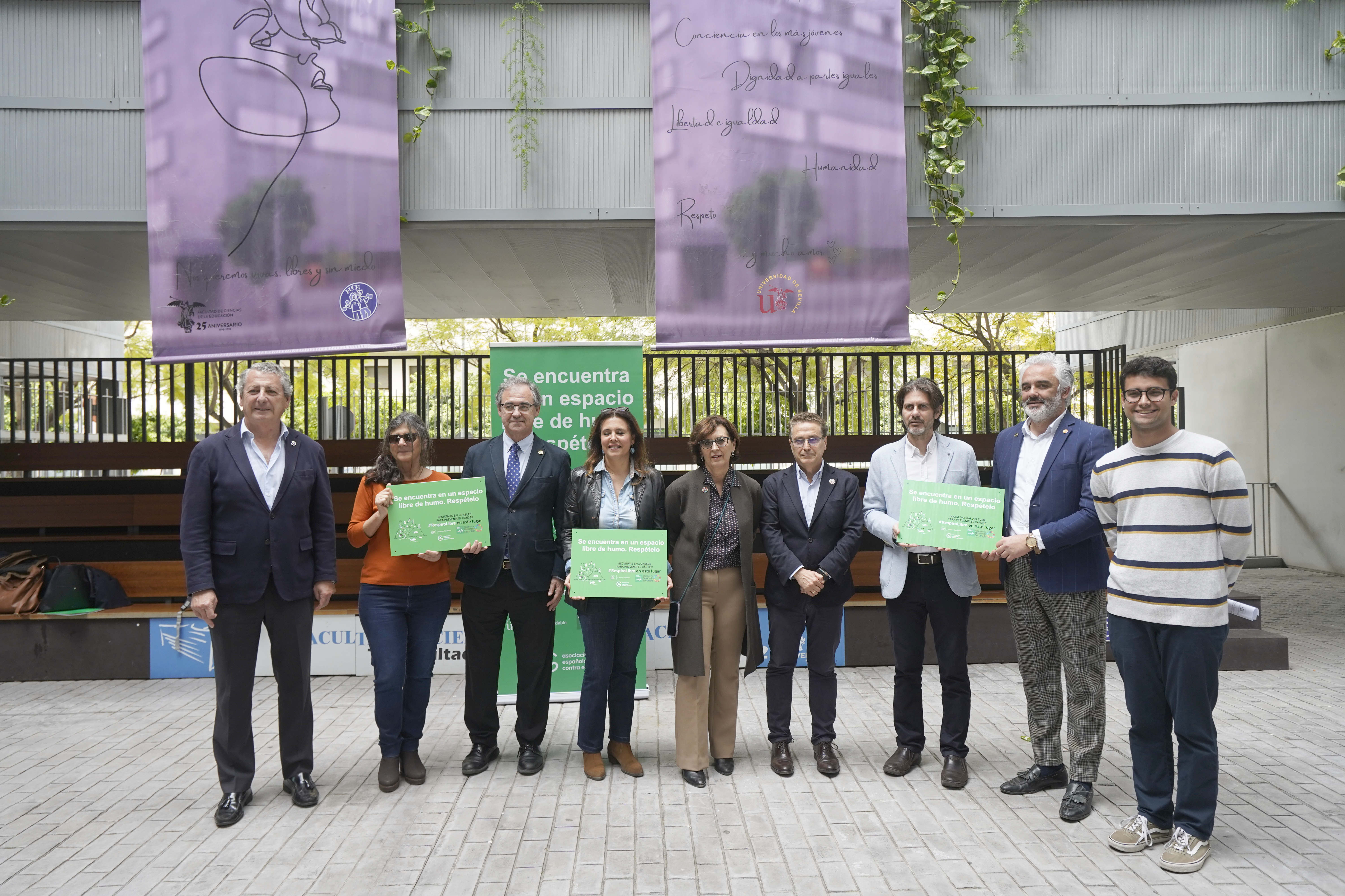 Representantes de la US y AECC en la presentación de los Espacios Libres de Humo