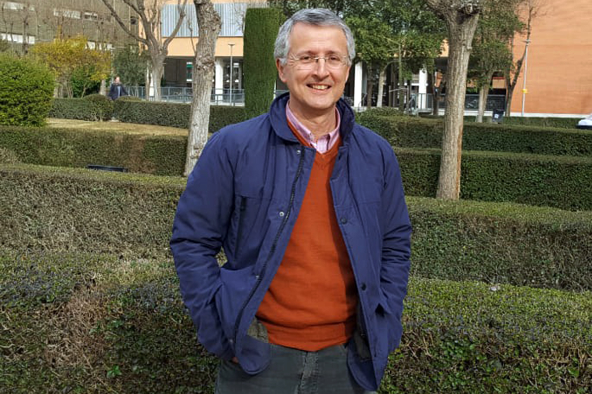 El catedrático de la US Luis Narváez Macarro, distinguido con la Medalla de 2022 de la Real Sociedad Matemática Española