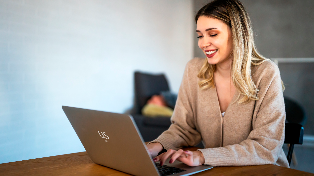 La US ofrece dos becas de formación en publicidad y redes sociales