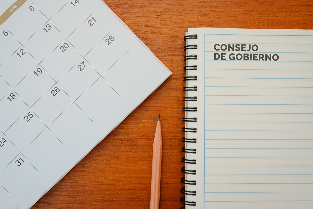 block y calendario en una mesa