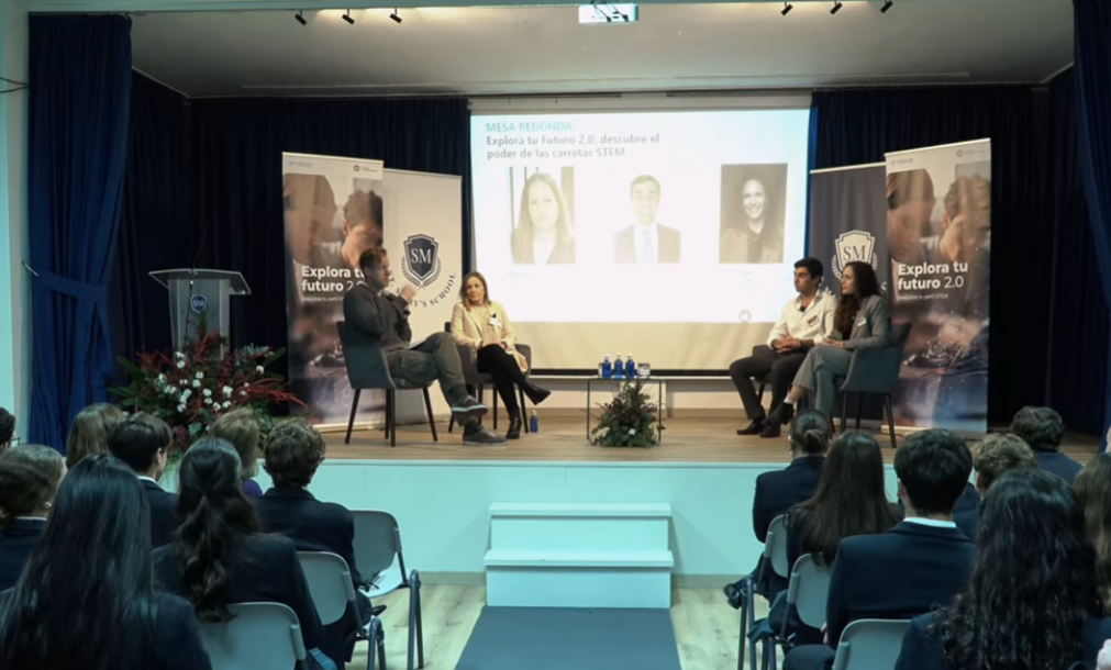 Un momento de la sesión Explora Tu Futuro