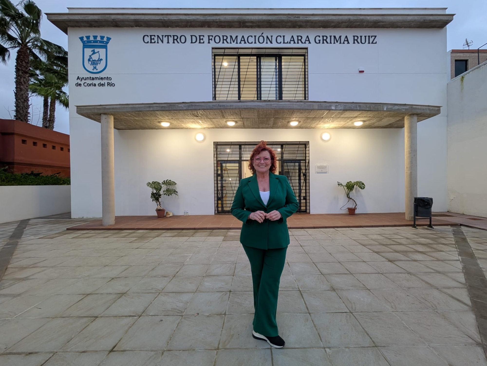 Foto de la homenajeada en la fachada del edificio