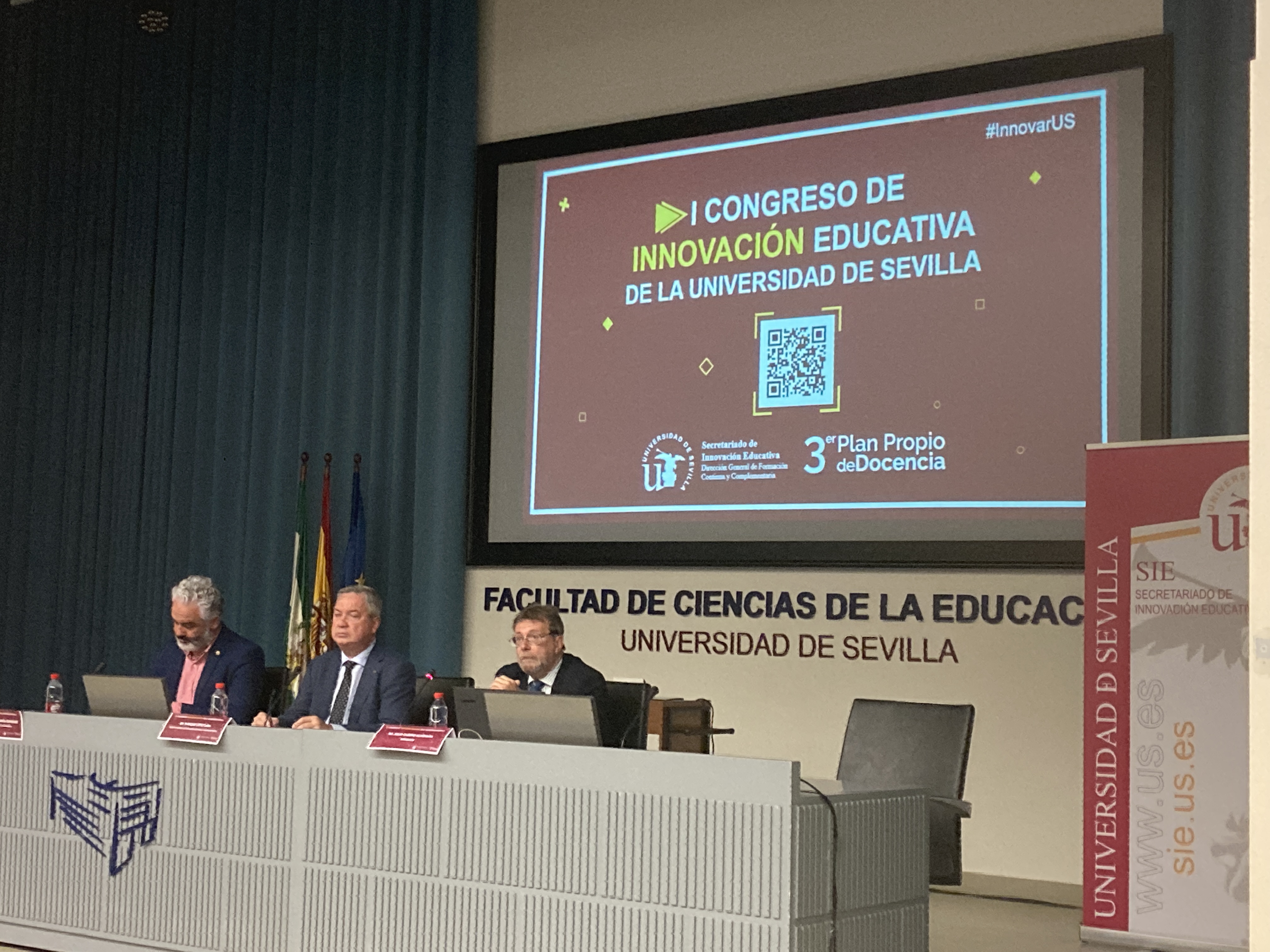 Mesa de inauguración del congreso