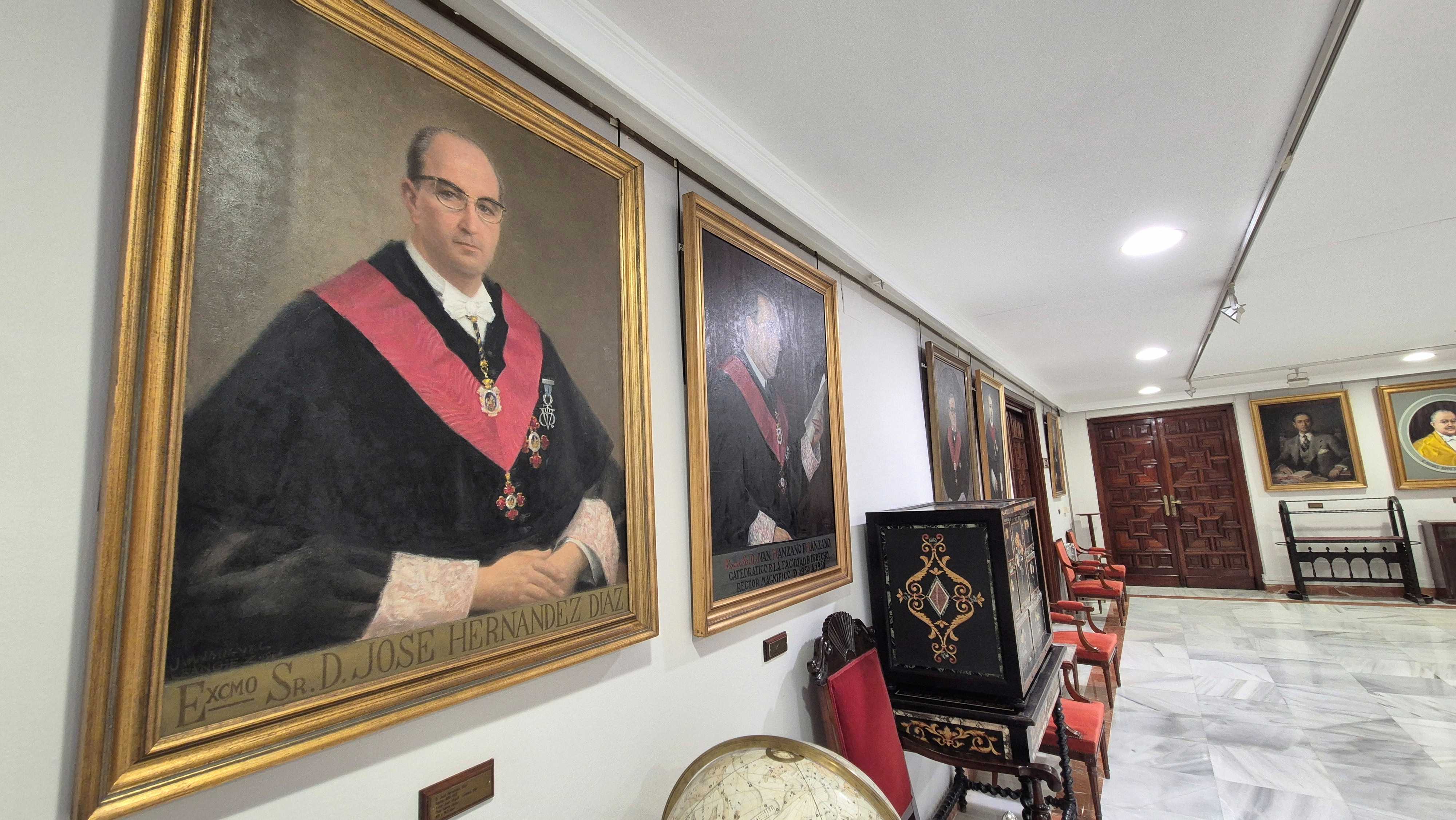 Cuadro de José Hernández Díaz en la Galería de Rectores del Rectorado