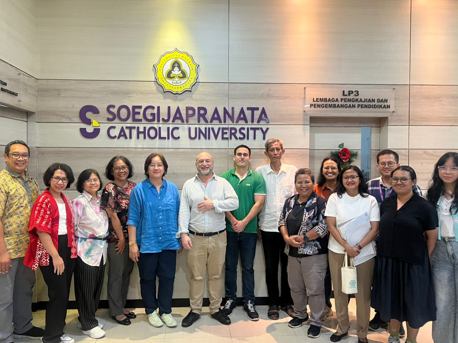Foto de grupo en la Universidad 