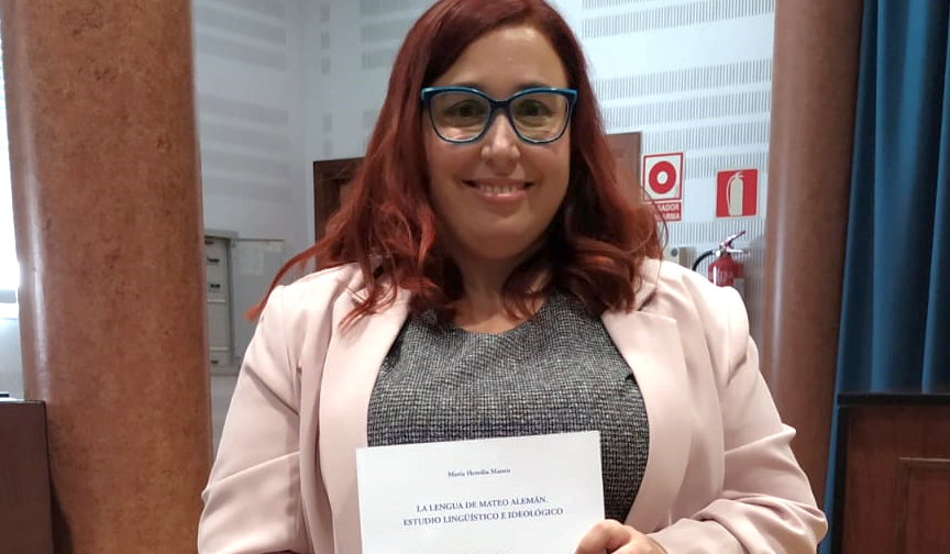 María Heredia con su Tesis Doctoral