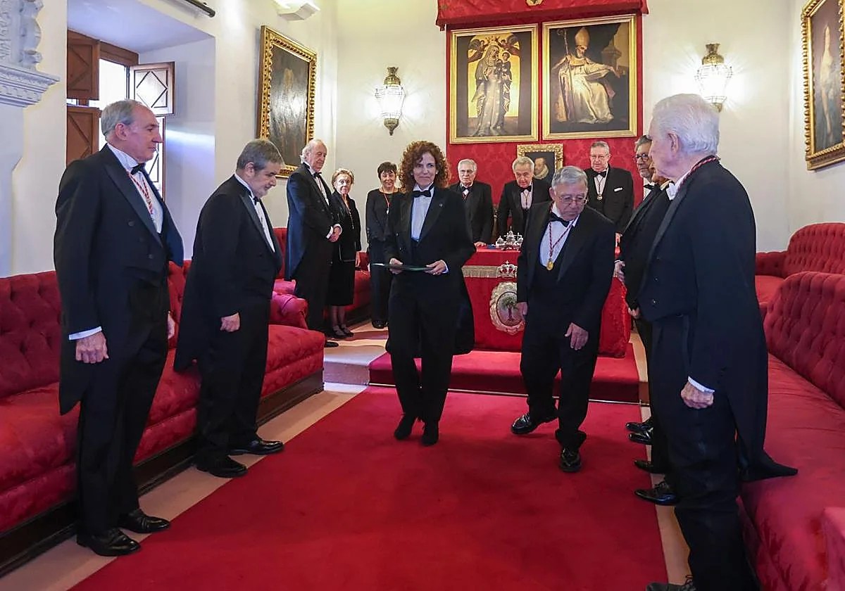 Momento del acto de ingreso de Mercedes Comellas