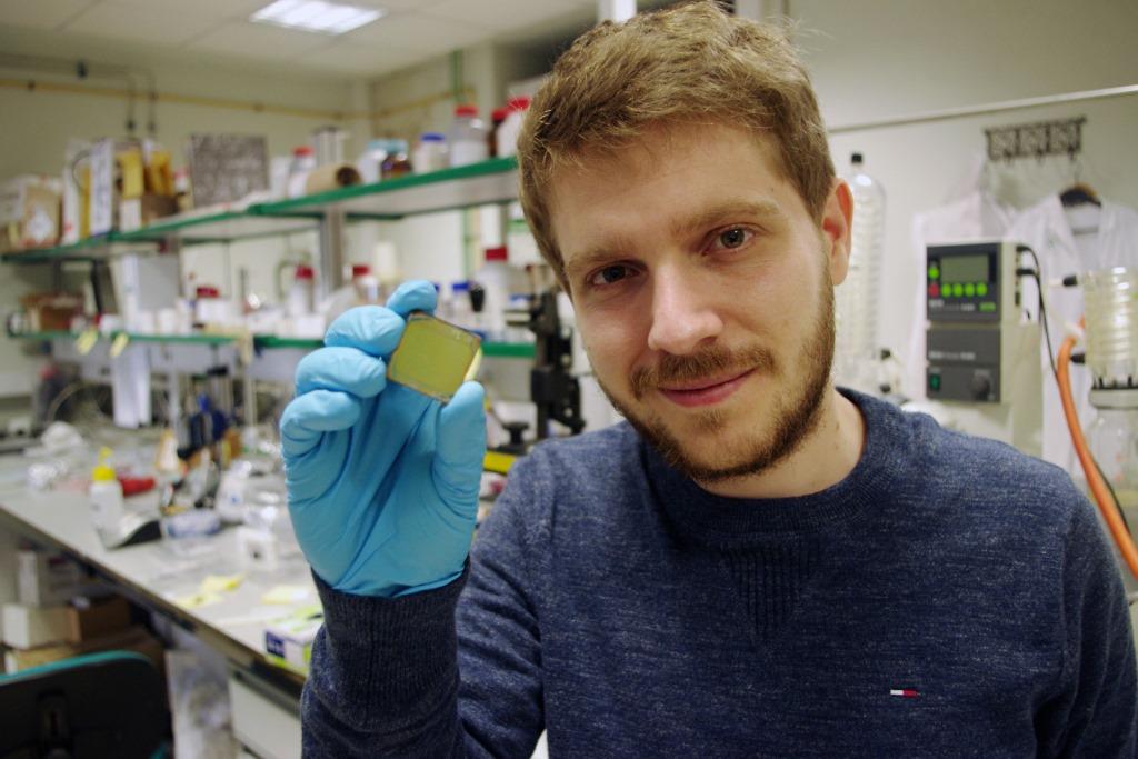 El investigador Miguel Anaya en el laboratorio