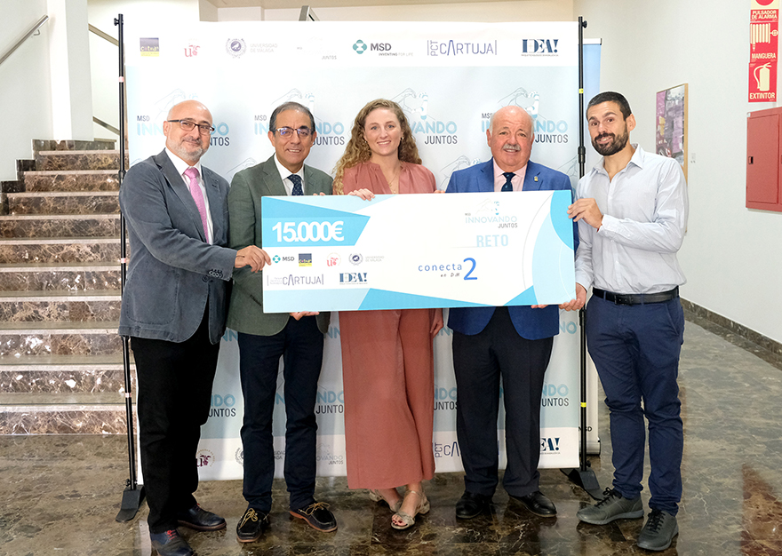 El rector de la Universidad de Sevilla, Miguel Ángel Castro; el director del Parque Tecnológico de Andalucía, Felipe Romera; la presidenta de la Corporación Tecnológica de Andalucía, Adelaida de la Calle; el director del PCT Cartuja, Luis Pérez y  el director médico de MSD, Joaquín Mateos