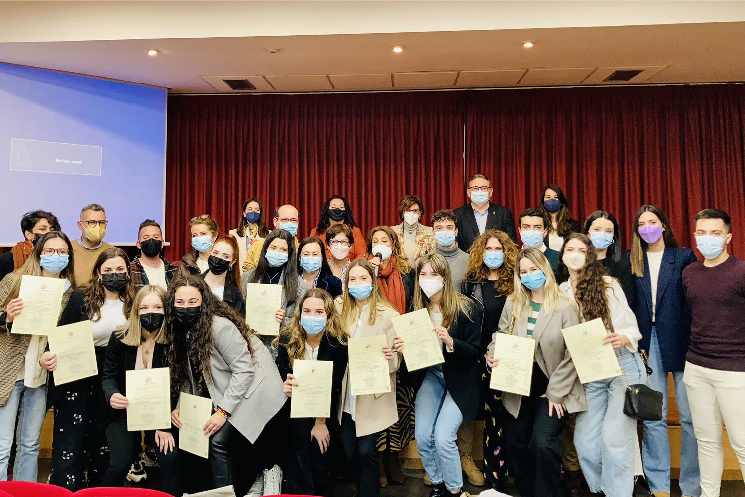 Foto de grupo del alumnado premiado