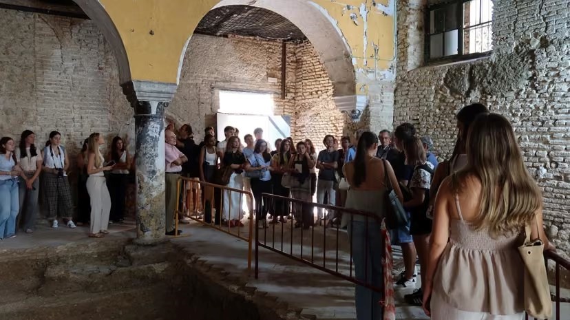 Visita de un grupo de estudiantes a la sinagoga de Utrera