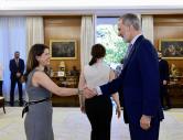 El Rey recibe a las profesoras Lola Pons y Blanca Garrido con motivo de los Premios Archiletras de la Lengua